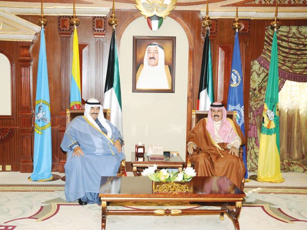 سمو ولي العهد الشيخ نواف الاحمد مستقبلا سمو الشيخ ناصر المحمد﻿