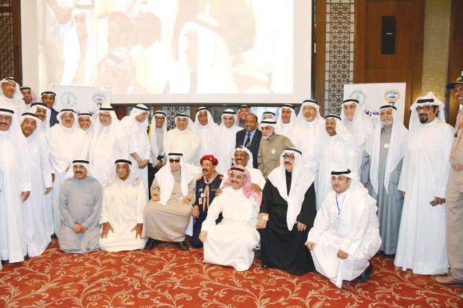 د عبدالله الطريجي وفيصل مقصيد يتوسطان رواد العمل الكشفي﻿