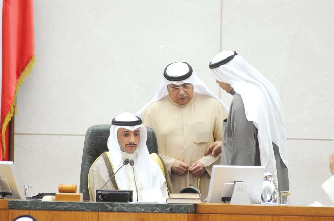 الغانم والشيخ خالد الجراح وفيصل الشايع
﻿