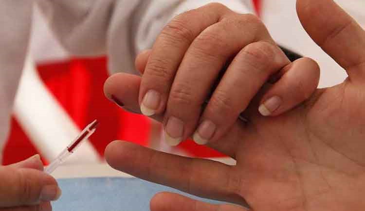 إشاعة حول عصابة تنشر الإيدز تحت غطاء فحص "السكري" تخلق جدلًا في المغرب