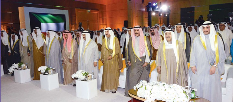 صاحب السمو الامير الشيخ صباح الاحمد وسمو ولي العهد الشيخ نواف الاحمد ومرزوق الغانم والشيخ جابرالعبد الله وسمو الشيخ ناصرالمحمد والشيخ د ابراهيم الدعيج ﻿