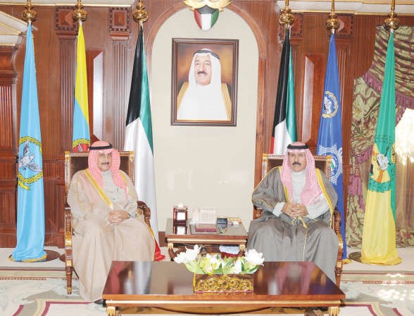 سمو ولي العهد الشيخ نواف الاحمد مستقبلا الشيخ دابراهيم الدعيج﻿