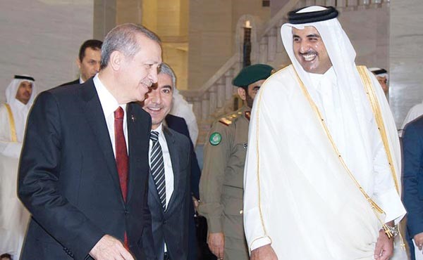 امير قطر الشيخ تميم بن حمد مستقبلا الرئيس التركي رجب طيب اردوغان في الدوحة