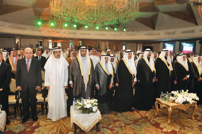 الشيخ صباح الخالد وصاحب السمو الملكي الامير تركي الفيصل وصاحب السمو الملكي الامير سلطان بن سلمان والشيخ محمد الخالد والشيخ خالد الجراح والشيخ محمد العبدالله ومحمد الصقر
وطاهر المصري والسيد فواز خالد المرزوق﻿
