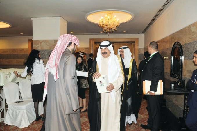 خالد الجارالله يتسلم نسخة الفيلم الوثائقي والكتاب عن سيرة الراحل الكبير﻿