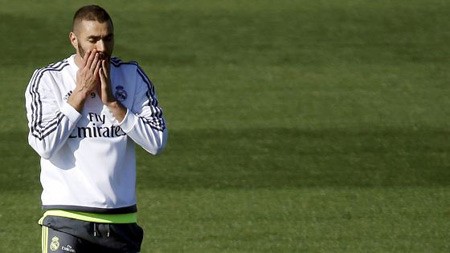 تصريح لرئيس وزراء فرنسا يهدد مستقبل بنزيمة مع المنتخب 