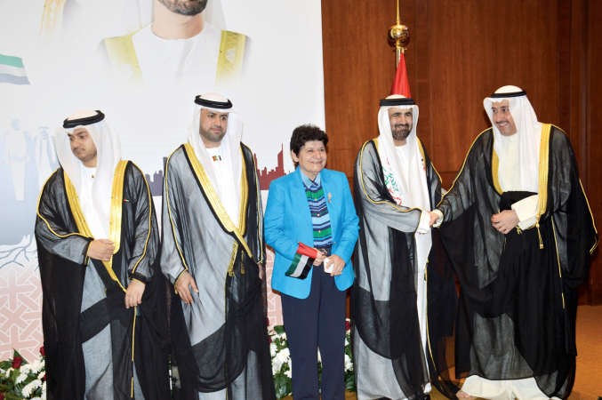 الشيخ فيصل الحمود والشيخة درشا الصباح يقدمان التهنئة للسفير الاماراتي