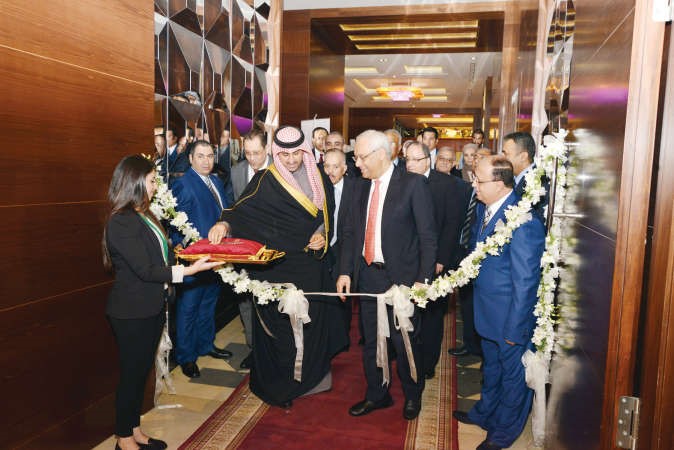 الشيخ نمر الصباح يقص شريط الافتتاح بحضور السفير المصري ياسر عاطف