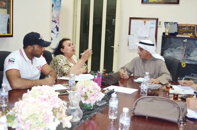 عبدالعزيز المشاري ونرجس الشطي خلال الاجتماع﻿