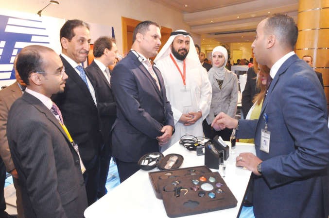 جانب من الجولة في اجنحة المعرض المصاحباحمد علي﻿