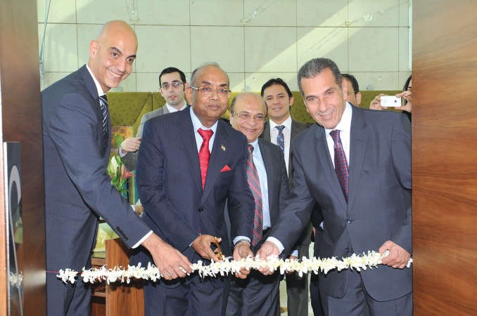 السفير الهندي لدى افتتاح المطعم 	قاسم باشا﻿