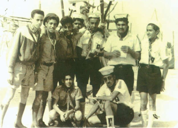  مع الزملاء في احدى الجولات الكشفية