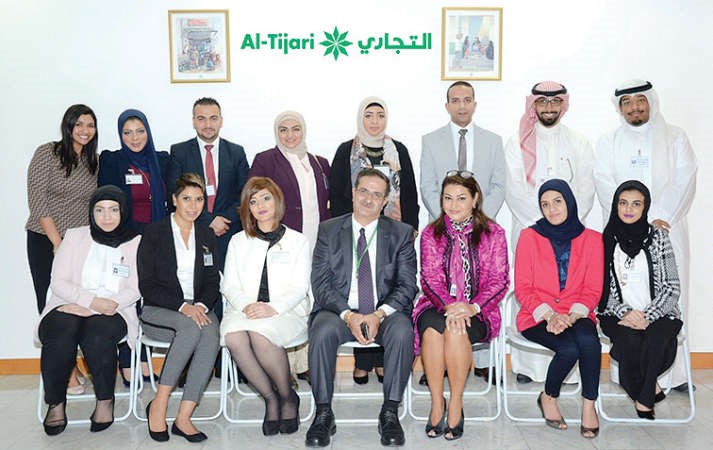 لقطة تذكارية مع المشاركين في البرنامج