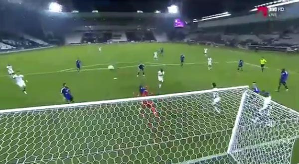 بالفيديو..حارس مغمور يقهر "تشافي" ومدرب الزمالك السابق! 