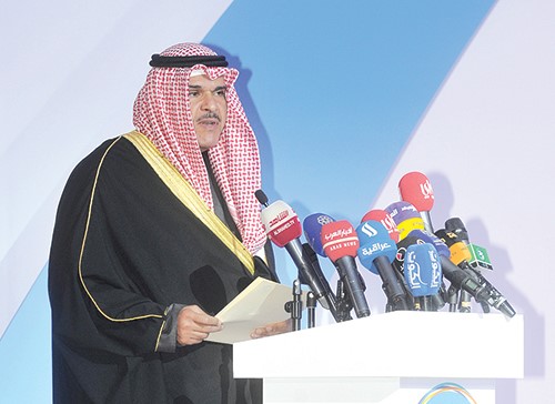 الشيخ سلمان الحمود متحدثا خلال الملتقى