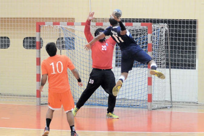  لاعب اليرموك محمد البلوشي امام كاظمة في مواجهة سابقة ﻿