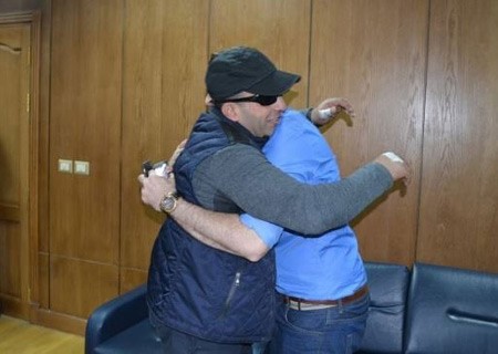 بالصور.. أحمد السقا يظهر بيد متورمة في تكريم جامعة الأهرام الكندية