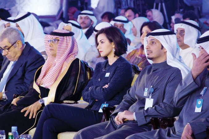 الشيخة الزين الصباح وعبدالرحمن المطيري في مقدمة الحضور﻿