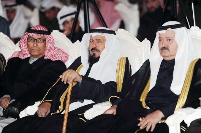 جدعان الهذال مع بعض وجهاء القبائل﻿