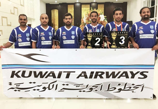 وفد المنتخب الوطني يحمل شعار الكويتية﻿