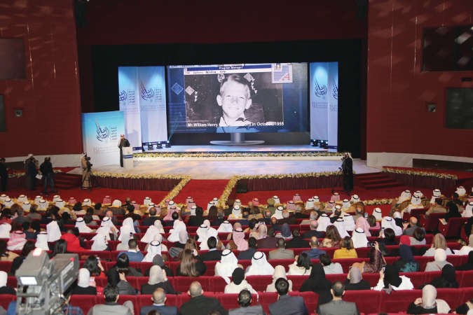 جمع غفير من المدعوين يتابعون فقرات الحفل
