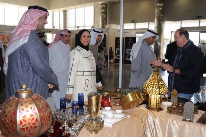 الغنيم خلال تفقد احد الاجنحة احمد علي