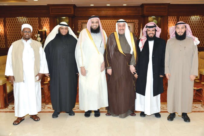 الشيخ فيصل الحمود مع الشيخ حمد بن فهد بن عبدالعزيز ال ثاني والوفد المرافق له
