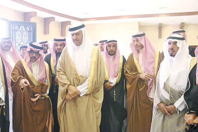 صاحب السمو الملكي الامير سلطان بن سلمان خلال زيارته لمحافظة الاسياح﻿