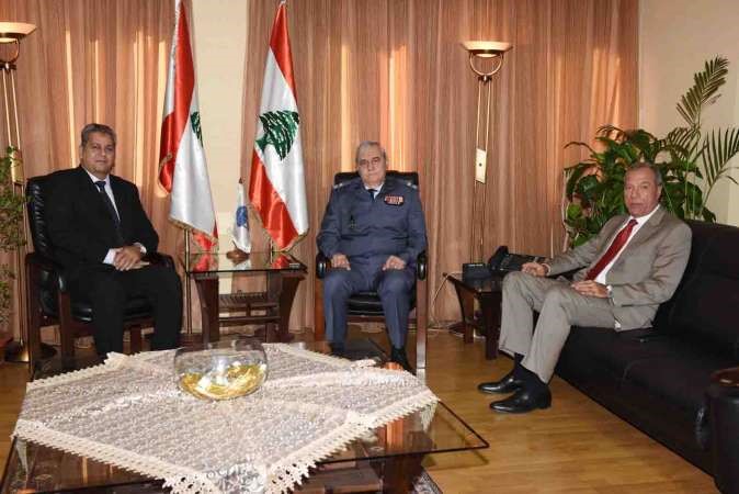 المدير العام لقوى الامن الداخلي اللواء ابراهيم بصبوص مستقبلا كبير المستشارين الامنيين لدى الامم المتحدة في لبنان صادر مغلمحمود الطويل﻿