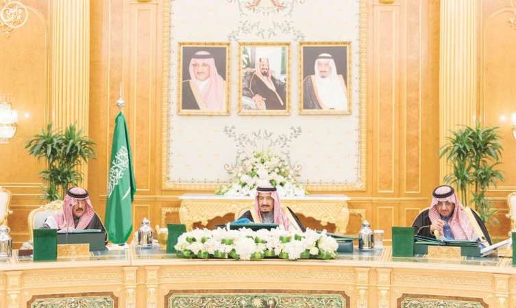 خادم الحرمين الشريفين الملك سلمان بن عبد العزيز مترئسا جلسة مجلس الوزراءامس واس