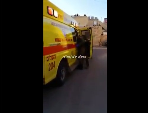 بالفيديو.. استشهاد شاب فلسطيني على حاجز عسكري وسط الخليل 