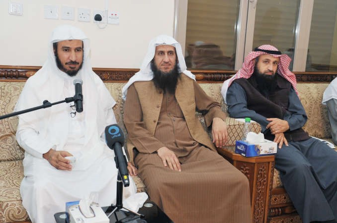 دمحمد الحمود النجدي متوسطا دالتويجري وسعود المطيري 	قاسم باشا﻿