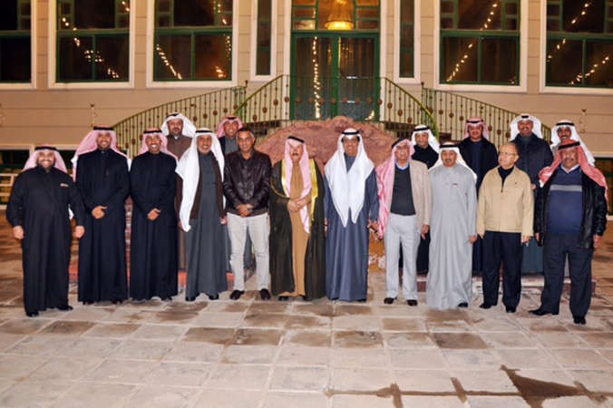 مبارك الخرينج متوسطا الحضور