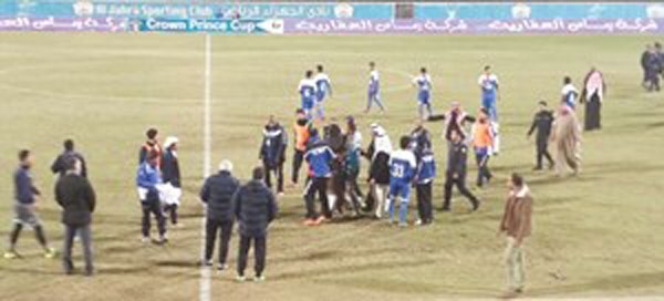 اداريو الجهراء خلال محاولة الاعتداء على الحكم