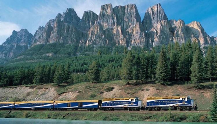 قطارRocky Mountaineer