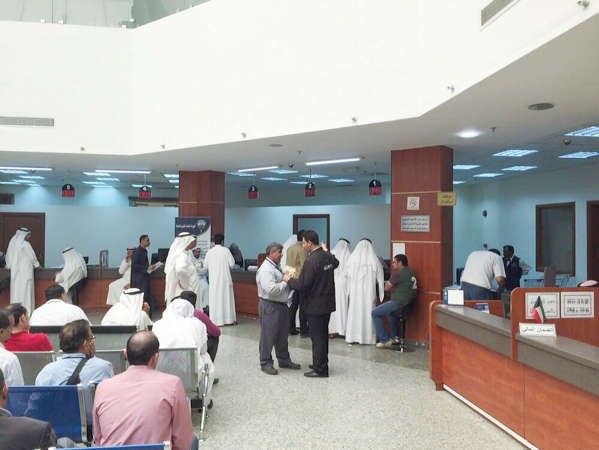 مندوبون لـ «الأنباء»: سيف الغرامات سيكون مصلطاً على المقيمين إذا تأخرت السفارات في إصدار أو تجديد جوازات السفر