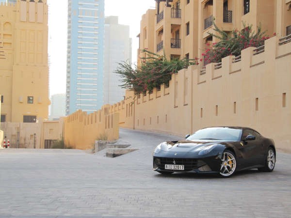 فيراري F12 برلينتا تأدية رياضية على الطريقة الإيطالية