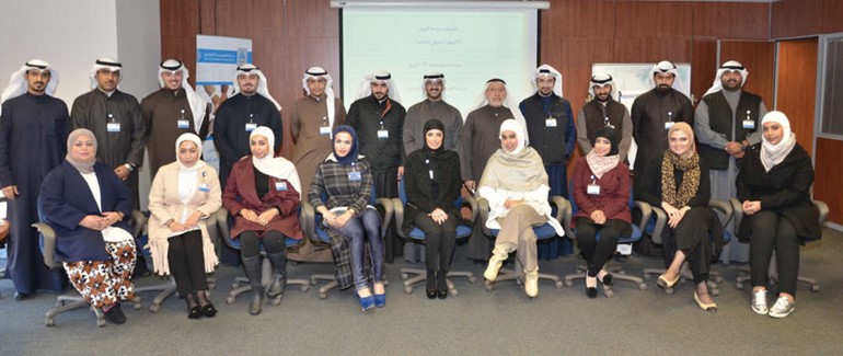  الموظفون المشاركون في الدورة 