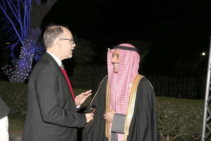 رئيس مجلس الامة مرزوق الغانم يهنئ السفير الاميركي دوغلاس سيليمان﻿