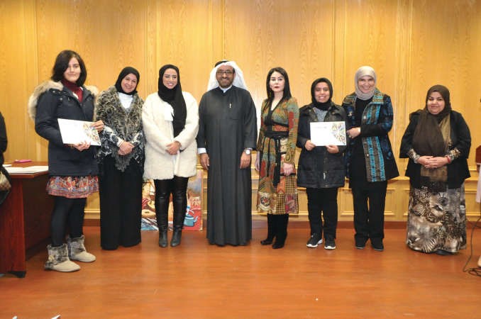 دافراح الصراف وعادل الراشد مع المكرمين خلال مشروع الفن عطاء