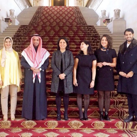 لقطة جماعية لاعضاء اللجنة المنظمة مع السيناتور ليلى عايشي في قصر لوكسمبورغ