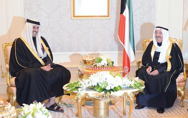 صاحب السمو الامير الشيخ صباح الاحمد مستقبلا صاحب السمو الشيخ تميم بن حمد ال ثاني