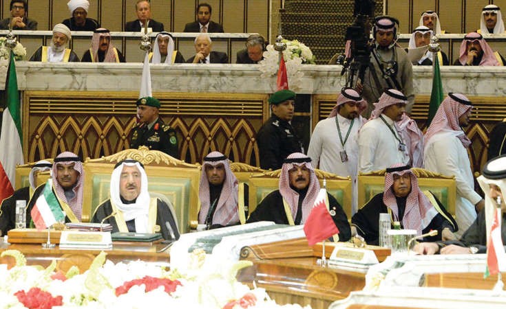 صاحب السمو الامير الشيخ صباح الاحمد مترئسا وفد الكويت خلال افتتاح القمة﻿