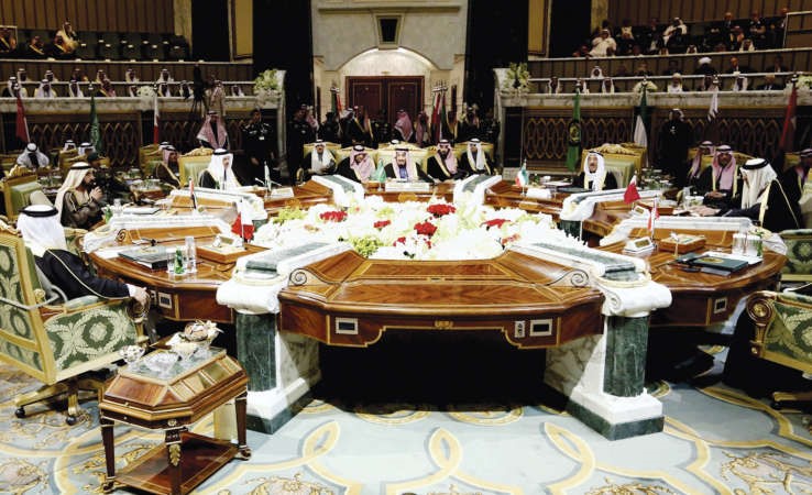 قادة دول مجلس التعاون خلال الجلسة الافتتاحية لاجتماعات الدورة 36 في الرياض امس	اپ﻿