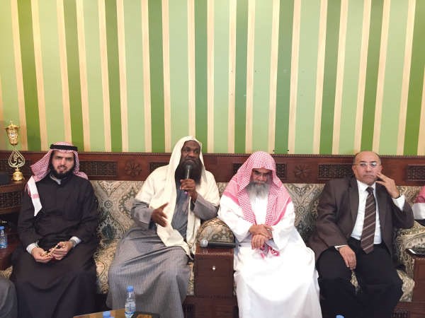 الشيخ عادل الكلباني متوسطا دعبدالله الشايجي والشيخ عبداللطيف الشايجي ودعادل الدمخي