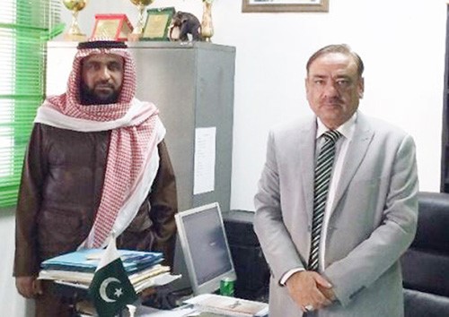 الدبوس مع احد مديري مدارس الفحيحيل
