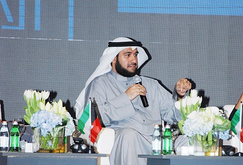 عبدالرحمن الشطي متحدثا خلال المؤتمر