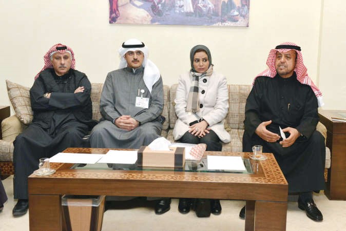 دعبدالهادي الصالح ودامثال الحويلة ومسلم المرشاد خلال الامسية