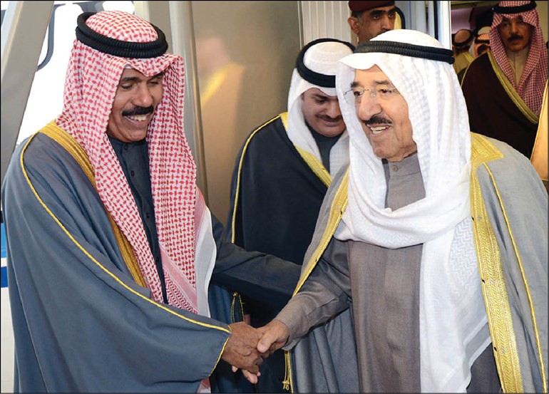 صاحب السمو الامير الشيخ صباح الاحمد لدى عودته الى البلاد امس وفي استقباله سمو ولي العهد الشيخ نواف الاحمد