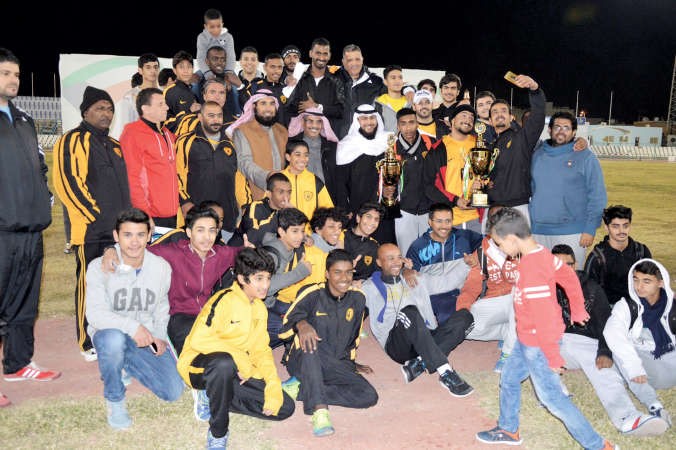 الشيخ مشعل الفهد يتوسط ابطال القادسية﻿